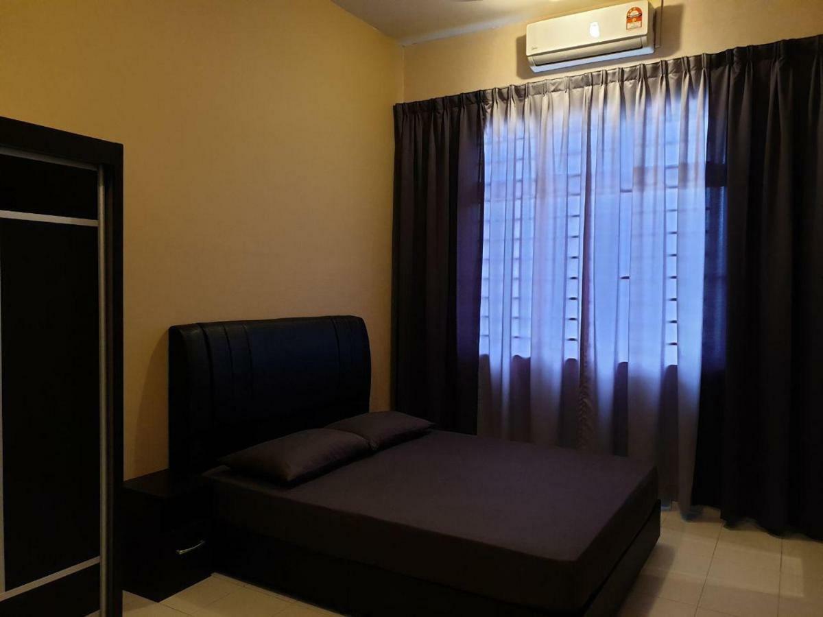 Lindanazri Homestay Mitc Melaka Exteriör bild
