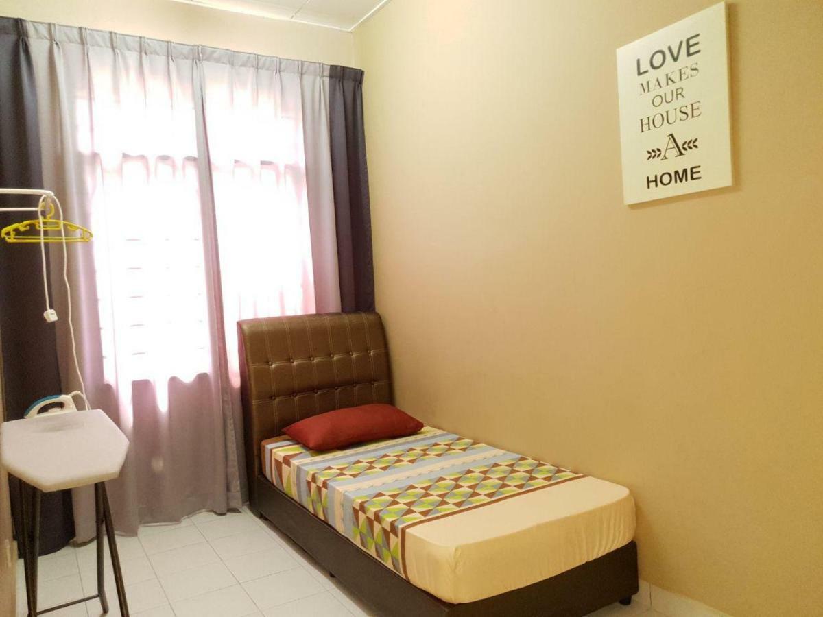 Lindanazri Homestay Mitc Melaka Exteriör bild